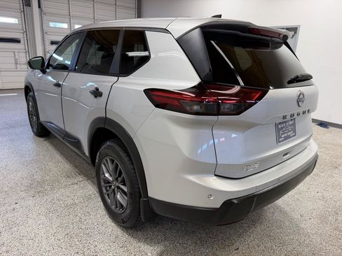 Used 2024 Nissan Rogue S FWD image 7