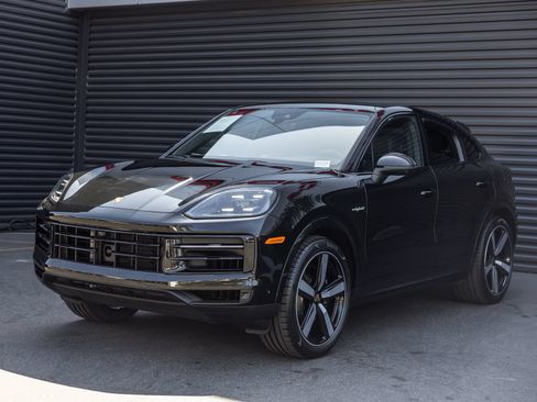 Certified 2024 Porsche Cayenne Coupe AWD/4WD image 1
