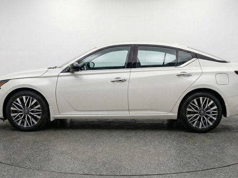 Used 2025 Nissan Altima 2.5 SV image 5