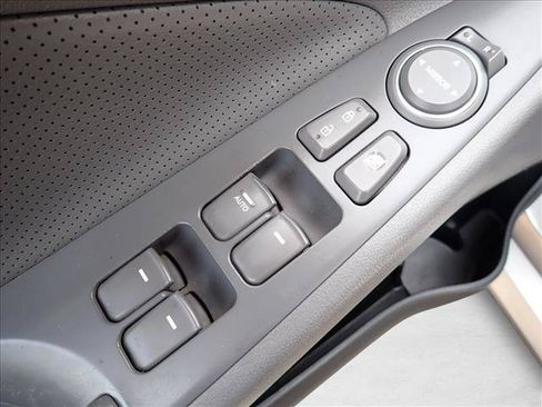 Used 2013 Hyundai Sonata Limited FWD image 13