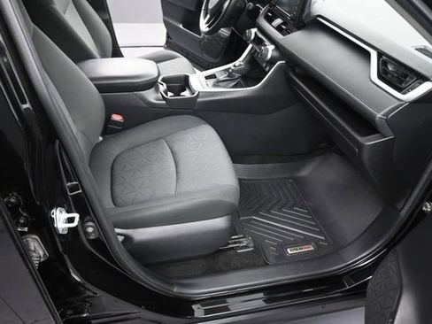 Used 2021 Toyota RAV4 XLE w/ Convenience Package image 25