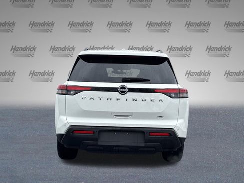 Used 2025 Nissan Pathfinder SV image 8