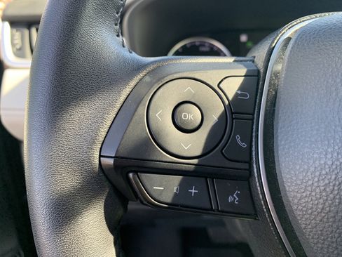 Used 2022 Toyota RAV4 XLE Premium image 19