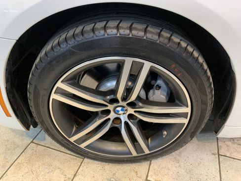 Used 2022 BMW 530i xDrive w/ Premium Package image 12