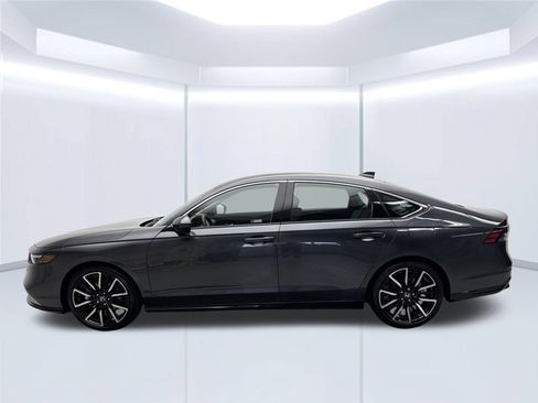 Used 2024 Honda Accord Touring image 2