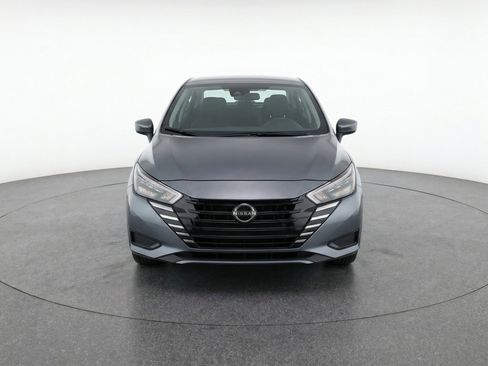 Used 2025 Nissan Versa SV image 2