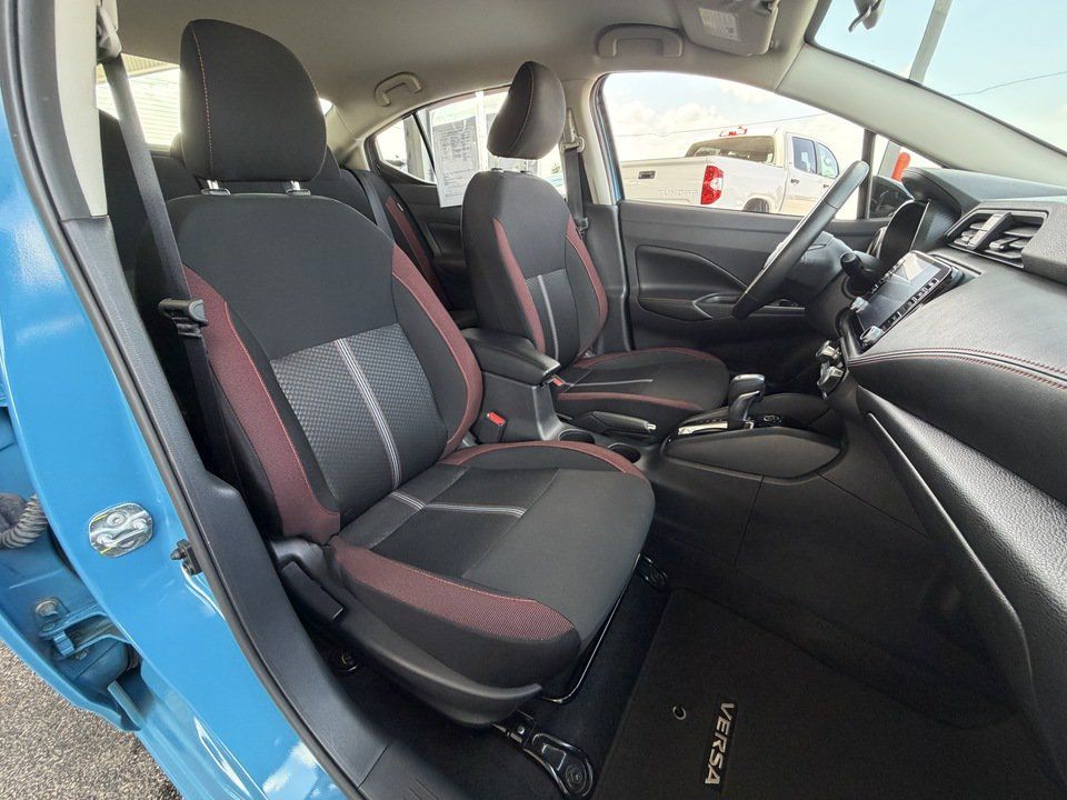 Used 2025 Nissan Versa SR FWD image 24