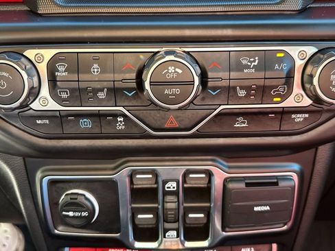 Used 2023 Jeep Wrangler Unlimited Rubicon 4xe AWD/4WD image 31