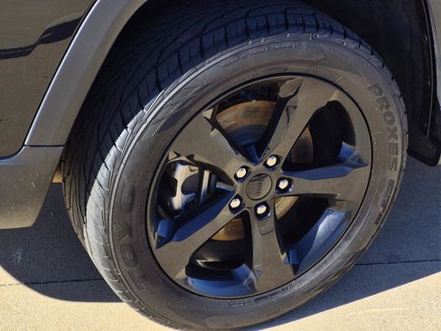 Used 2023 Jeep Grand Cherokee L Limited w/ Black Appearance Package image 7