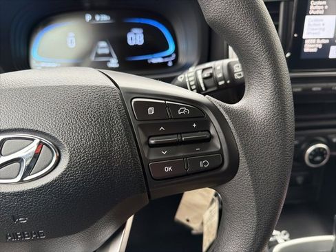 Used 2025 Hyundai Venue SE image 20
