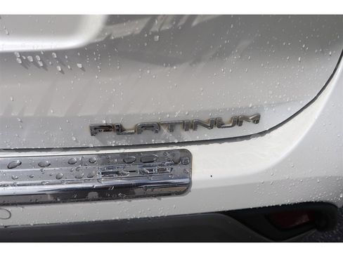 Used 2021 Toyota Highlander Platinum FWD image 5