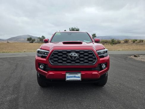 Used 2022 Toyota Tacoma TRD Sport w/ Technology Package AWD/4WD image 4