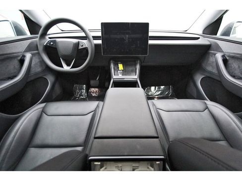 Used 2026 Tesla Model Y AWD image 7