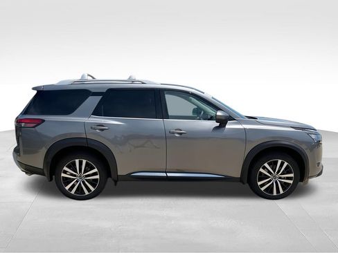 Used 2025 Nissan Pathfinder Platinum w/ Cargo Package FWD image 11