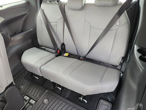 New 2026 Toyota Sienna XLE image 27