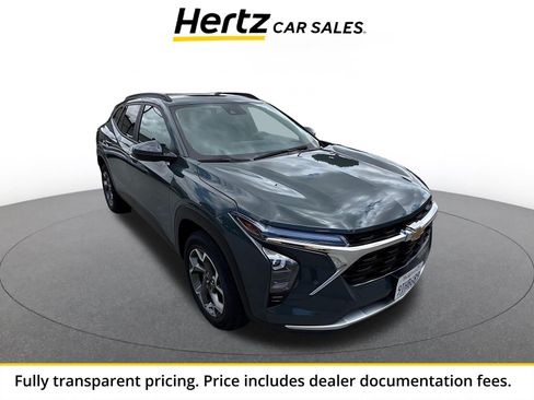 Used 2025 Chevrolet Trax LT FWD image 1