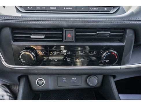 Used 2023 Nissan Rogue S image 17