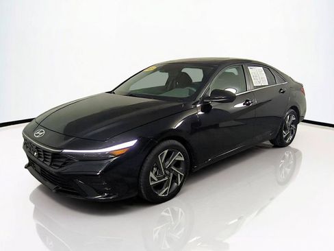 Used 2025 Hyundai Elantra SEL FWD image 9