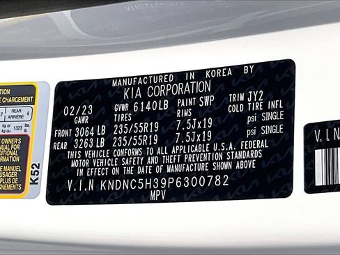 Used 2023 Kia Carnival EX FWD image 19