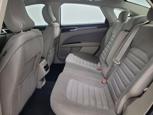 Used 2019 Ford Fusion SE FWD image 18