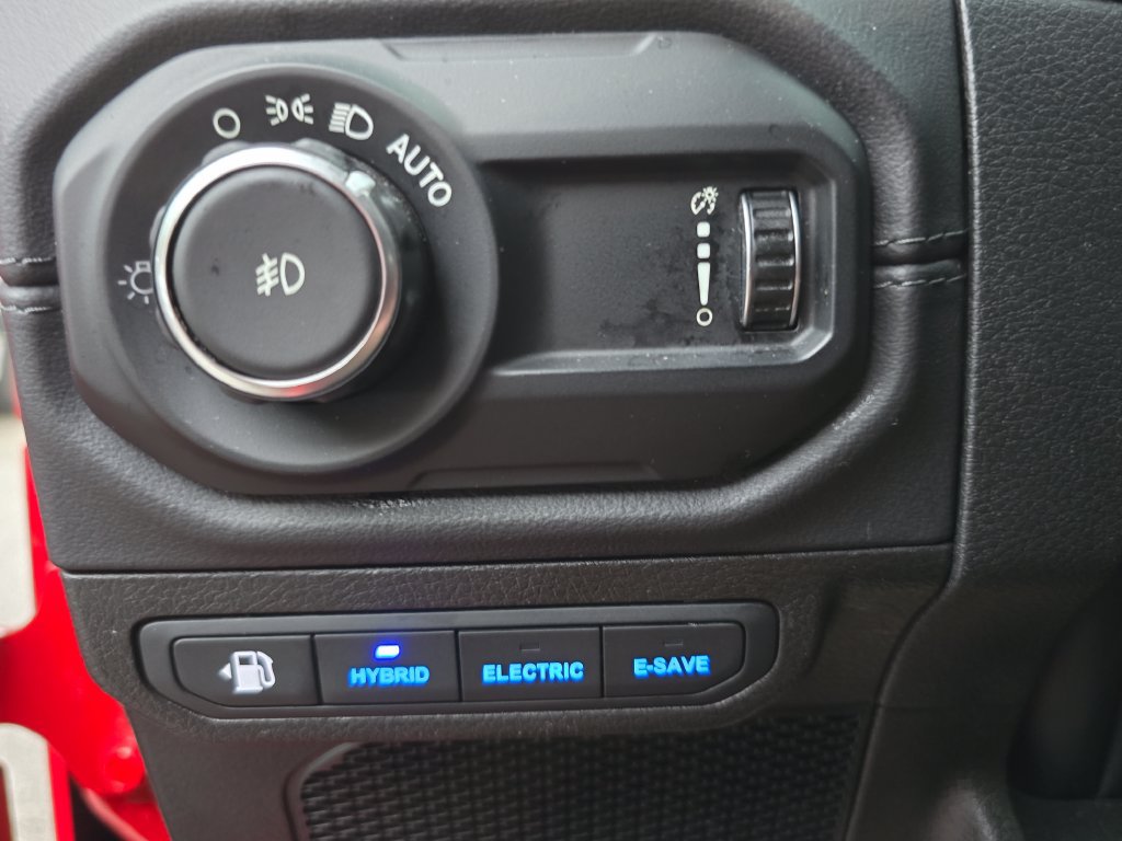 Used 2024 Jeep Wrangler Unlimited Sahara AWD/4WD image 25