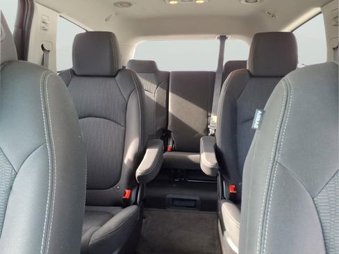 Used 2017 Chevrolet Traverse LT FWD image 31