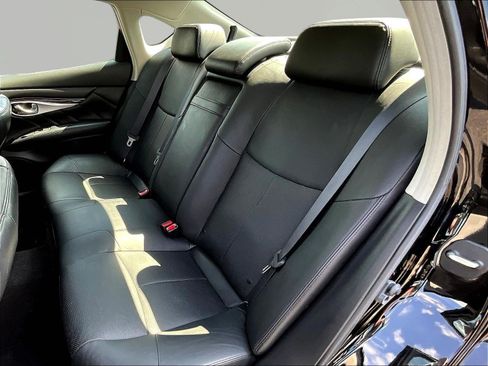 Used 2017 INFINITI Q70 3.7 AWD/4WD image 20