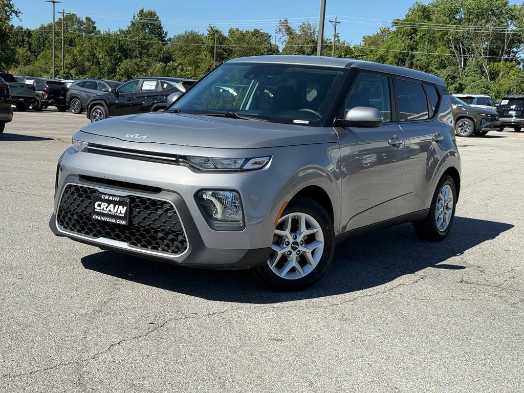 Used 2022 Kia Soul LX w/ Technology Package FWD image 3