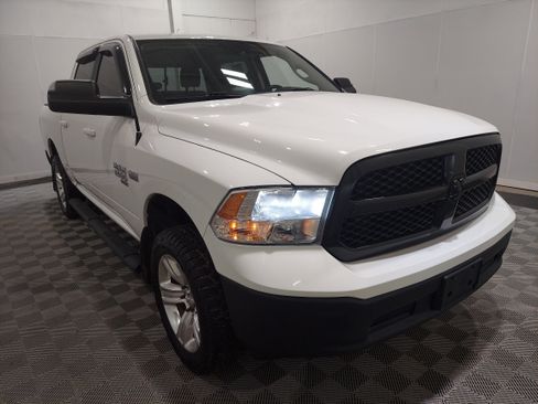 Used 2019 RAM 1500 Classic SLT AWD/4WD image 4