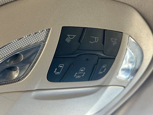 Used 2023 Chrysler Pacifica Touring-L FWD image 23