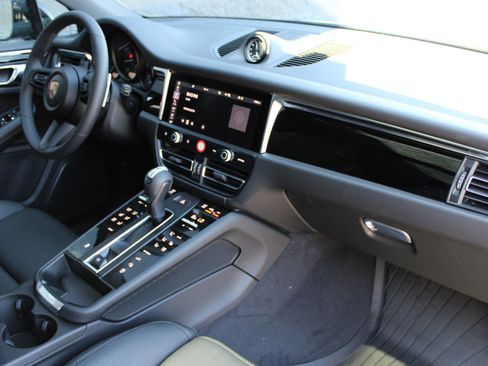 New 2025 Porsche Macan image 26