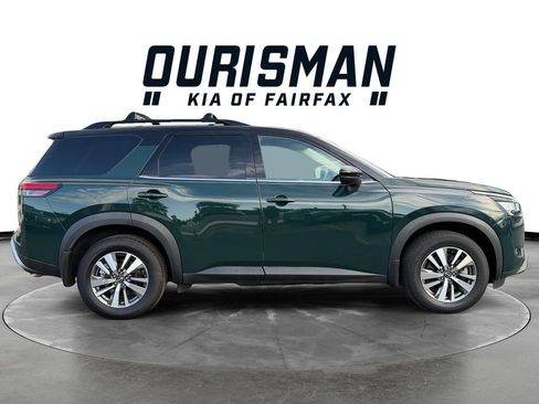 Used 2023 Nissan Pathfinder SL w/ Black Appearance Package AWD/4WD image 6
