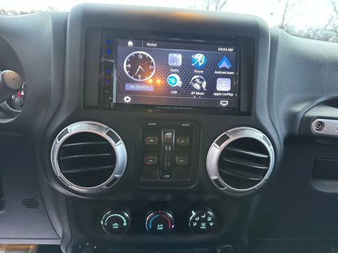 Used 2013 Jeep Wrangler Unlimited Sahara w/ Dual Top Group image 18