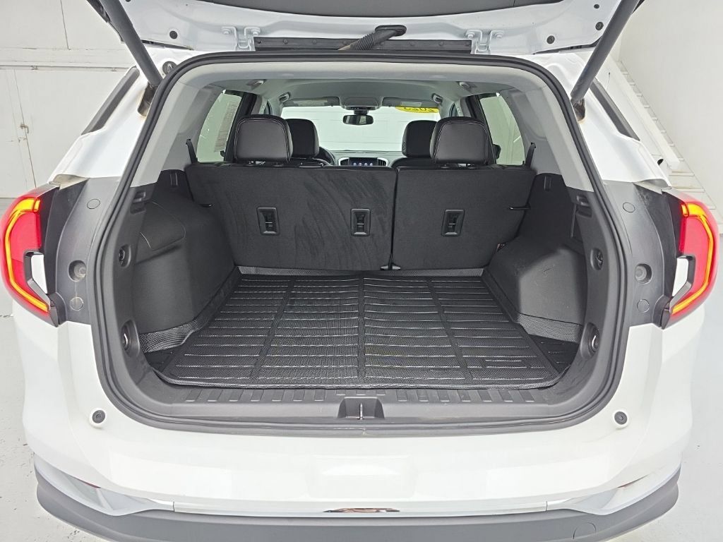 Used 2023 GMC Terrain SLT AWD/4WD image 50