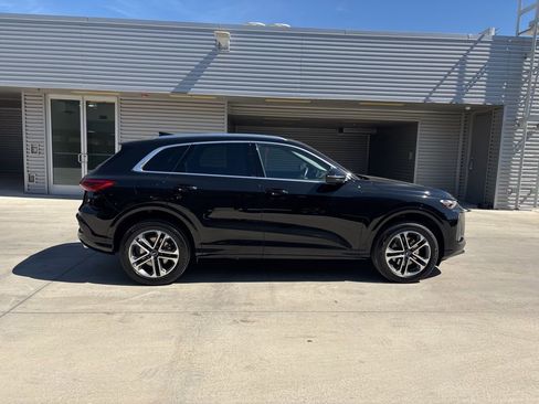 Used 2025 Audi Q5 Premium w/ Convenience Package image 4