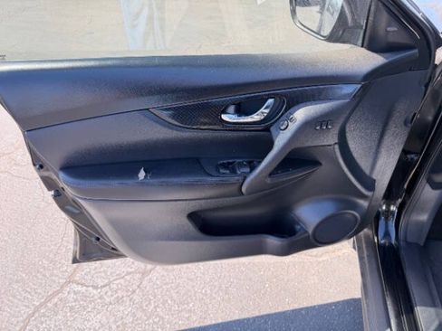 Used 2019 Nissan Rogue SL AWD/4WD image 9