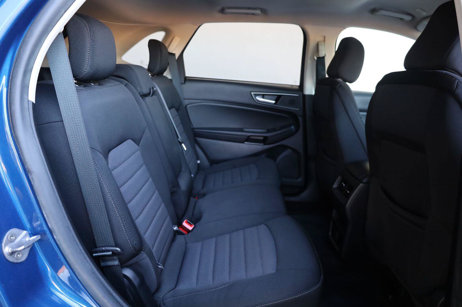 Used 2020 Ford Edge SE FWD image 23