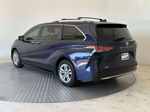 Used 2024 Toyota Sienna Platinum AWD/4WD image 3