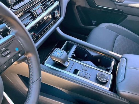 Certified 2024 Nissan Pathfinder SV image 16