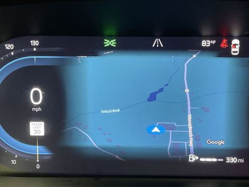 Used 2023 Volvo XC40 B5 Plus w/ Protection Package Premier image 17