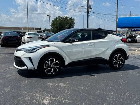 Used 2020 Toyota C-HR XLE FWD image 3