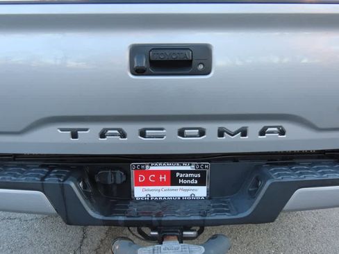 Used 2019 Toyota Tacoma TRD Sport image 7