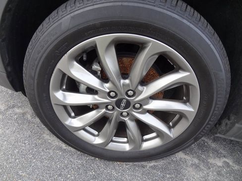 Used 2020 Lincoln Corsair AWD w/ Premium Package image 12