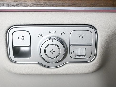 Used 2026 Mercedes-Benz GLE 450 4MATIC image 9