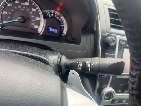 Used 2014 Toyota Camry SE image 17
