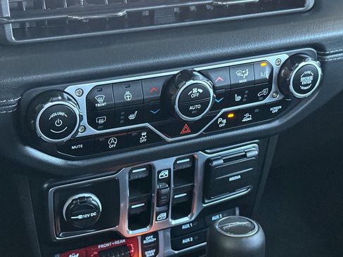 New 2025 Jeep Gladiator Rubicon image 19