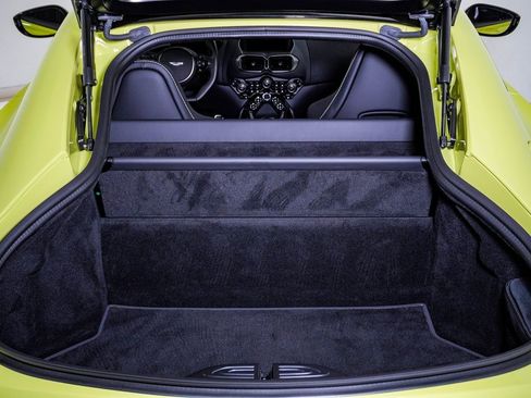 Used 2023 Aston Martin V8 Vantage Coupe image 34