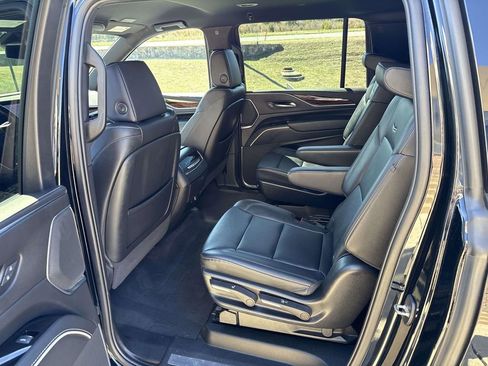 Used 2022 Cadillac Escalade ESV Luxury image 11