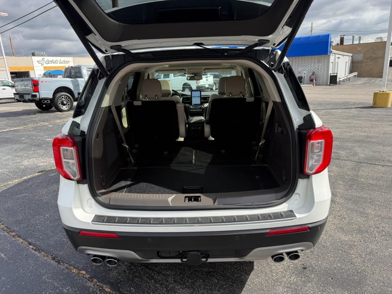 Used 2020 Ford Explorer Platinum w/ Premium Technology Package AWD/4WD image 8