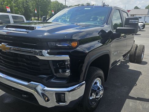 New 2026 Chevrolet Silverado 3500 LT w/ Convenience Package AWD/4WD image 4